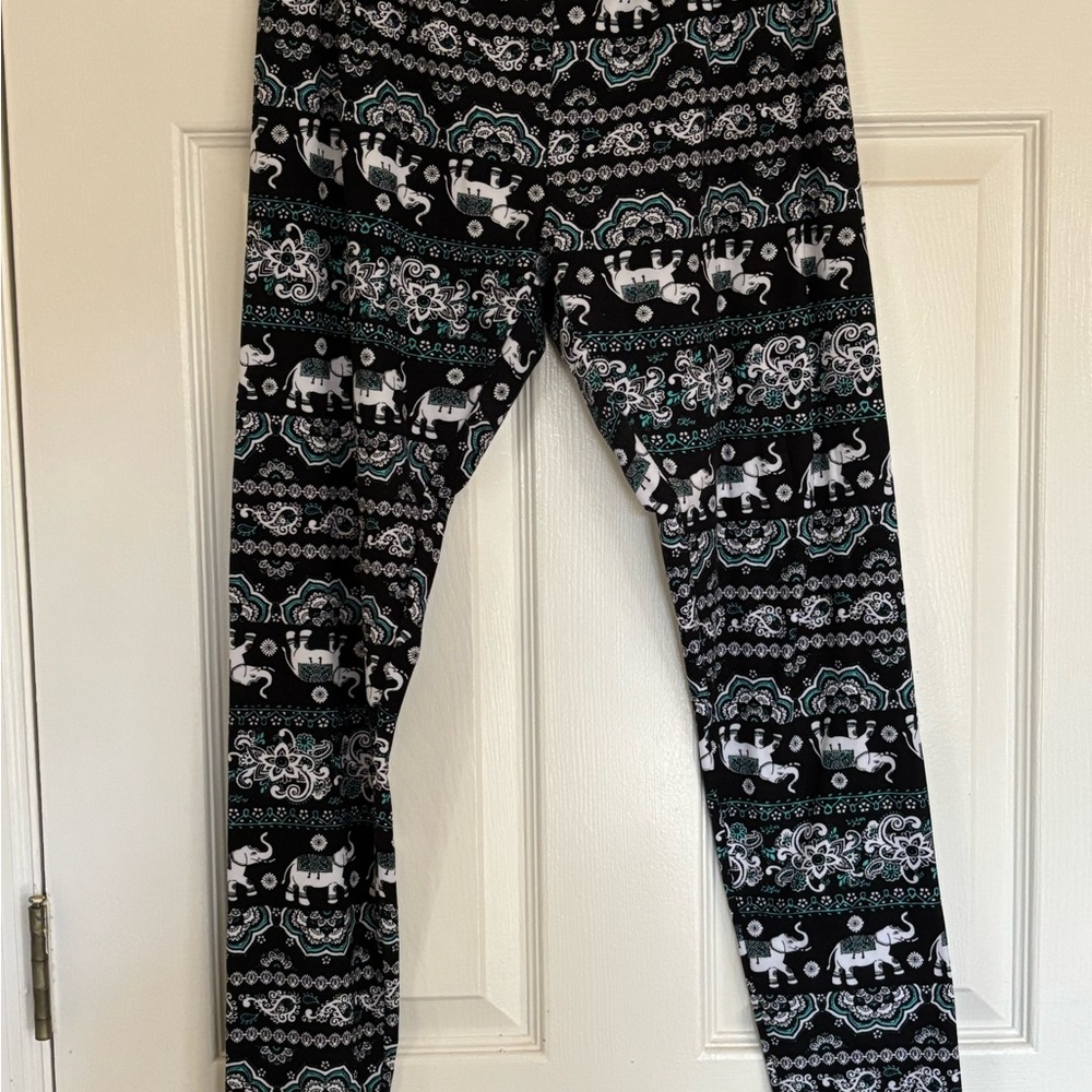 No Boundaries Black and White Elephant Pattern Leggings